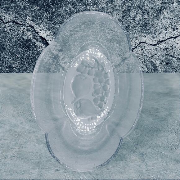 Mikasa Set of 4 Clear Crystal Bowls Grapes and Figs 7.25” L x 5” W x 2”T - Picture 6 of 7